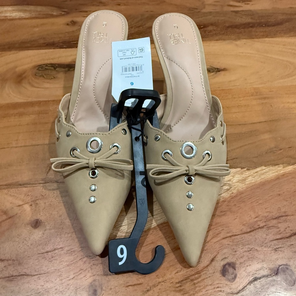 Nude Beige Pointed Toe Kitten Heel Mules Size 6 NEW
